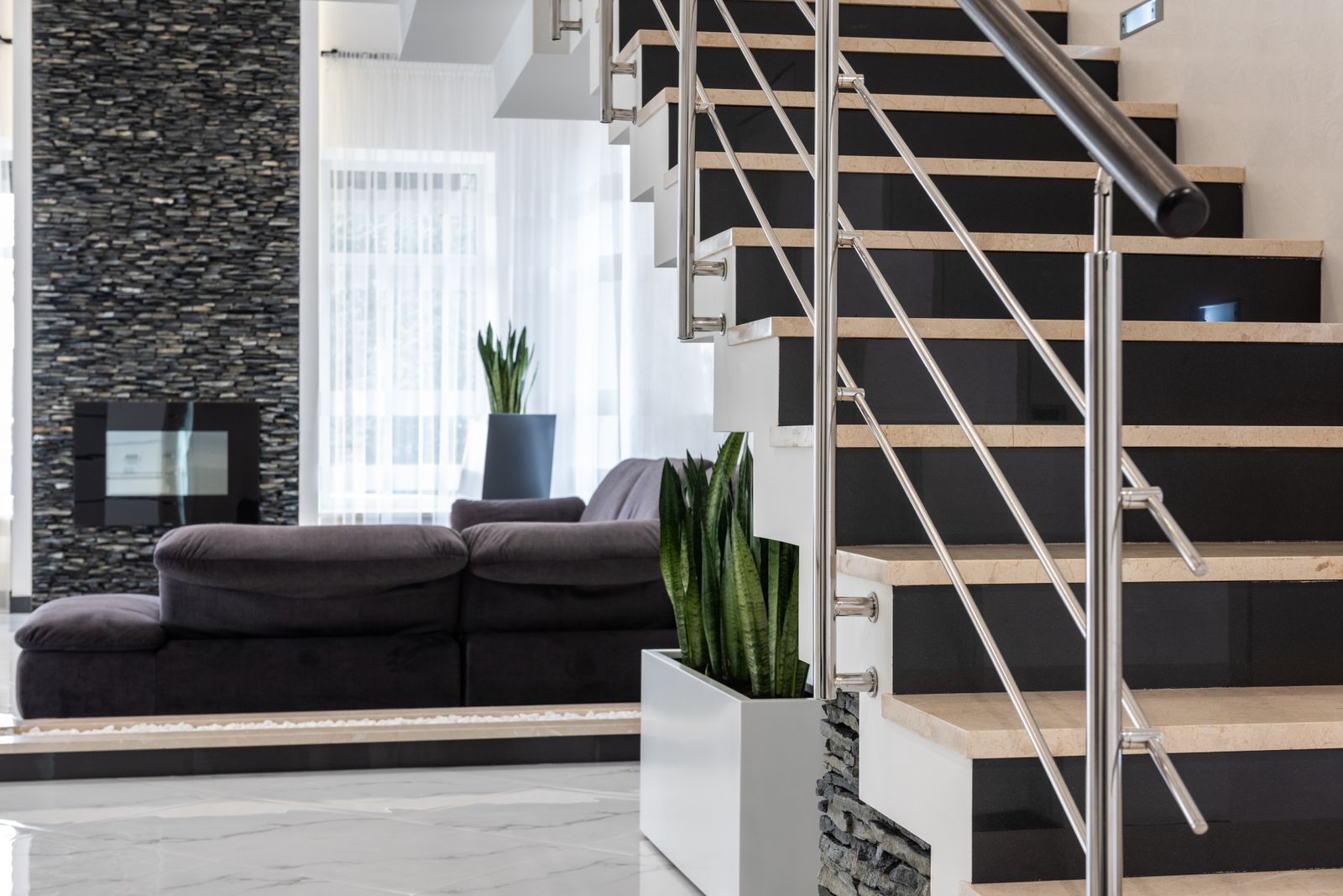 Palm-Shaded Townhouse — photo 4